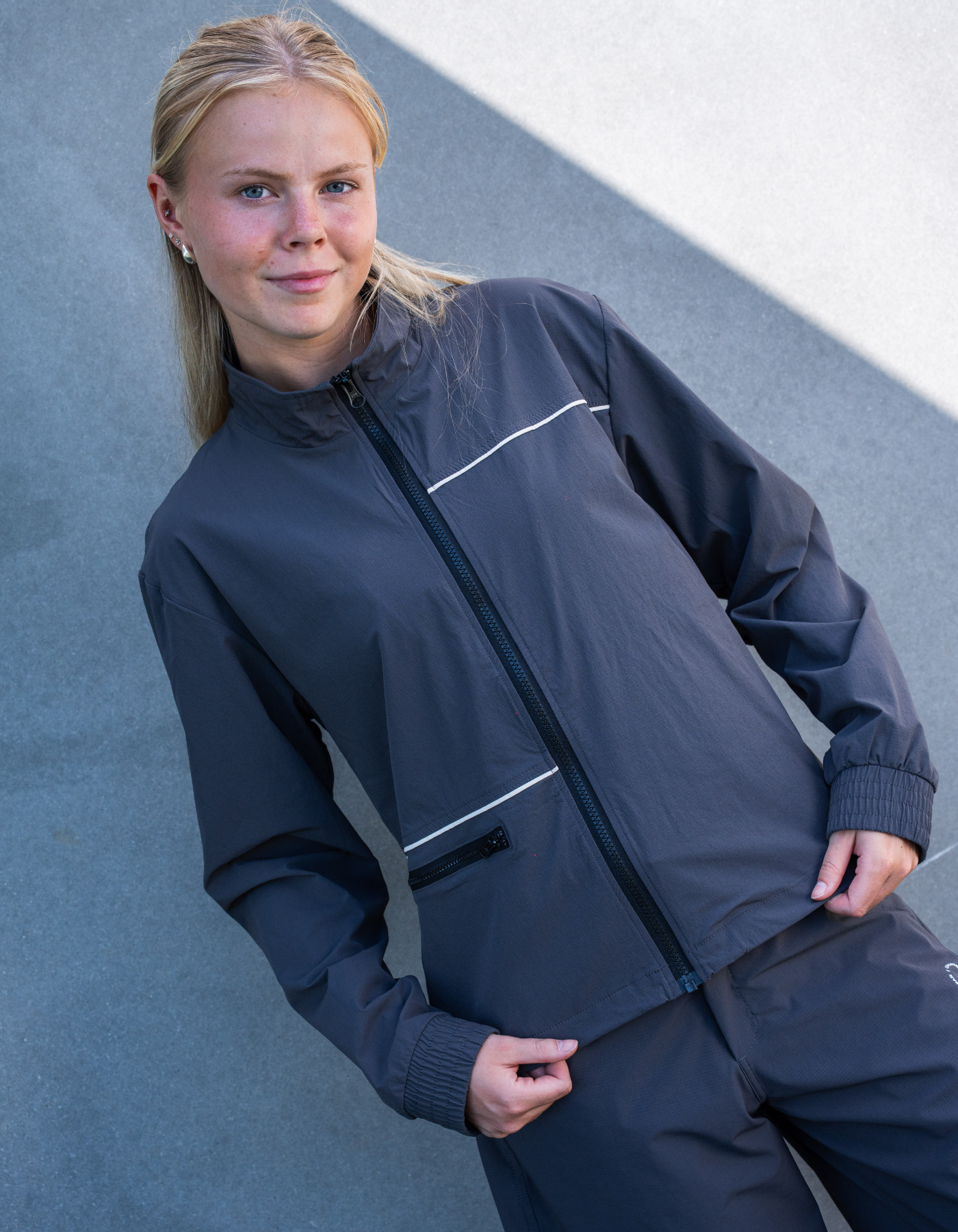 Tech pipe jacket | Women | Dark grey