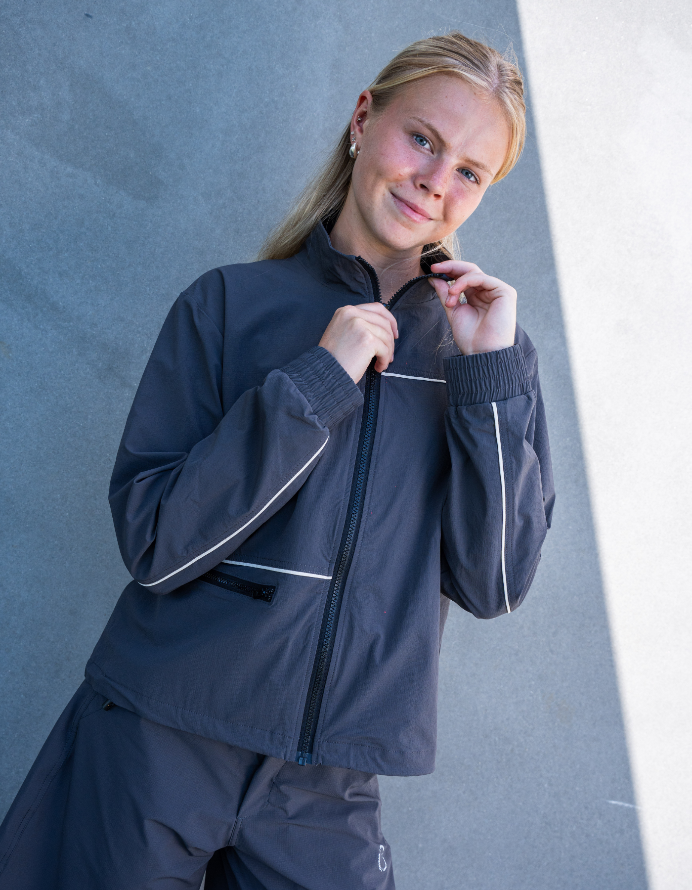 Tech pipe jacket | Women | Dark grey